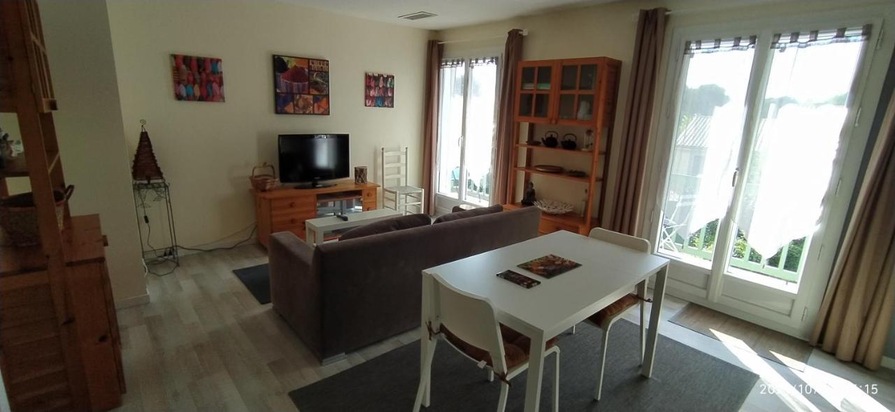 Hotel Logement Dans Une Pinede A Lambesc Exteriér fotografie
